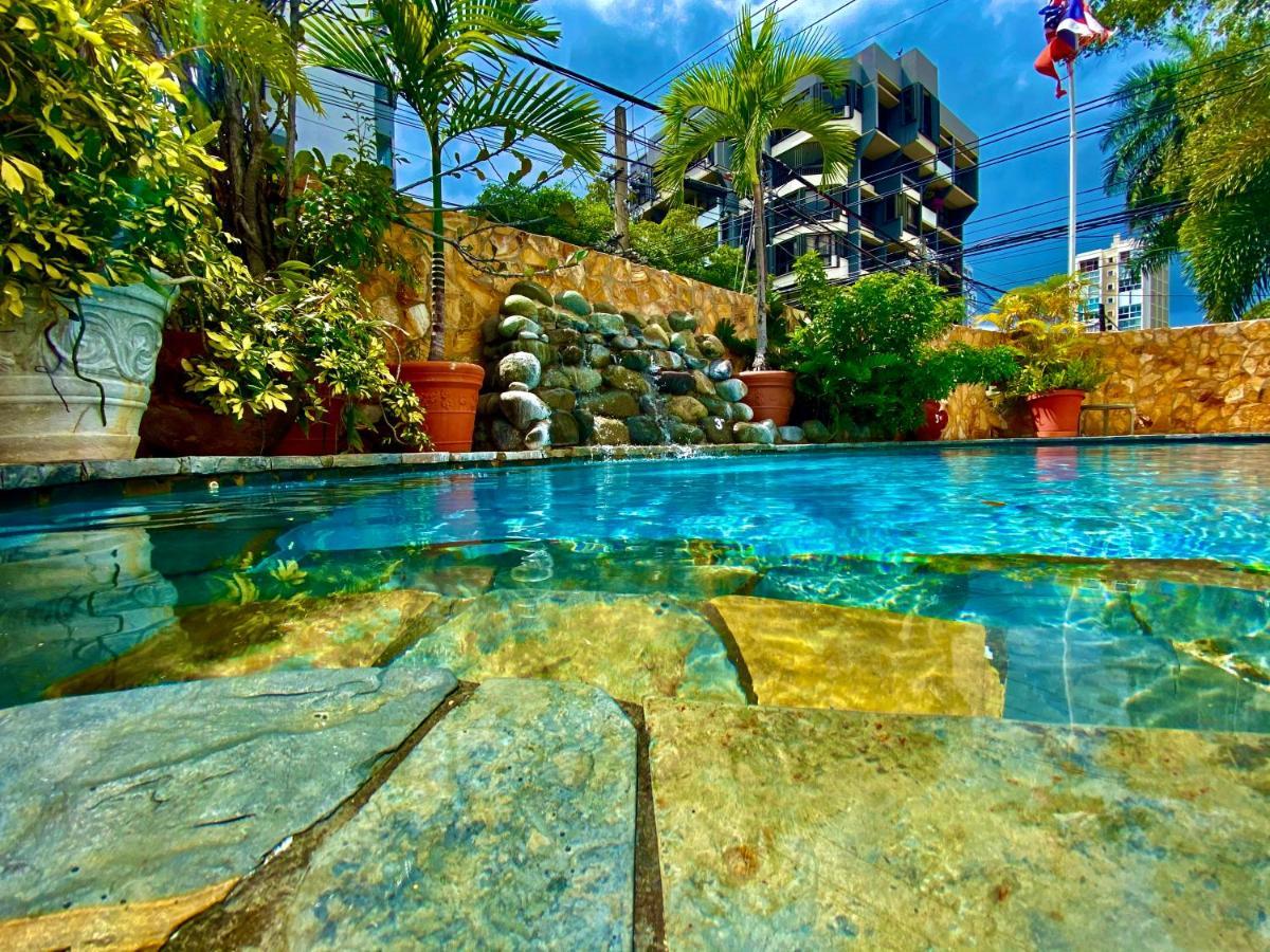 At Wind Chimes Boutique Hotel San Juan Esterno foto